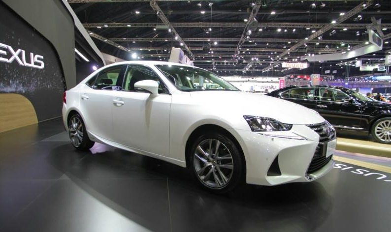 lexus-is-300h-front-three-quarters-at-2016-thai-motor-expo-l7w7o5ie1g
